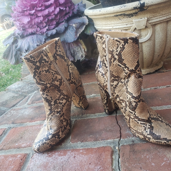 New snake skin print J Renee booties - Picture 12 of 14